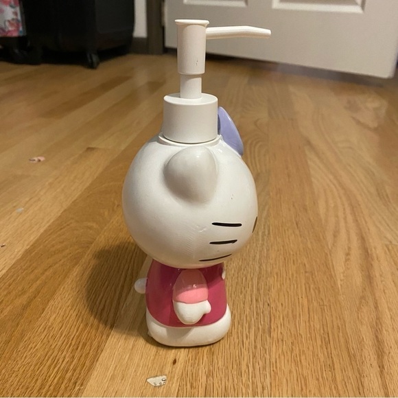 Hello Kitty Soap Dispenser NEW Pink Purple White Home Decor - Picture 2 of 3